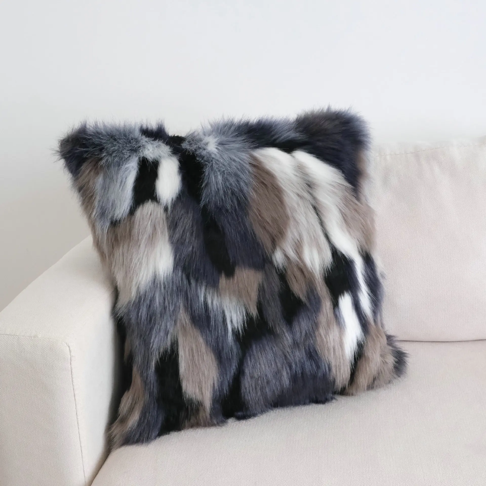 Artificial Fur Cushion Covers Light Luxury Plush Pillow Cases Autumn and Winter Home Pillow Covers Decorative Fluffy Comfortable
Artificial Fur Cushion Covers Light Luxury Plush Pillow Cases Autumn and Winter Home Pillow Covers Decorative Fluffy Comfortable