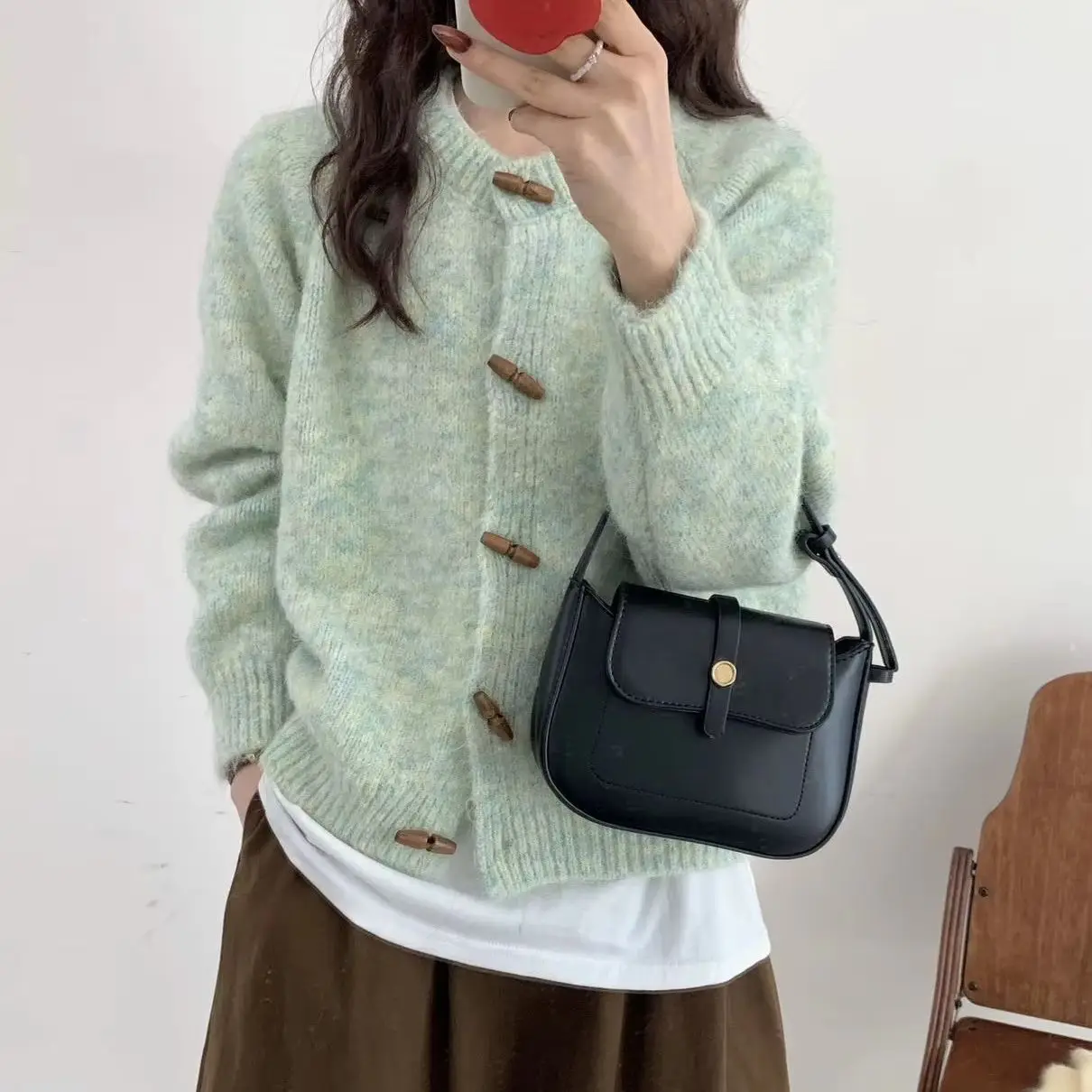 Gentle Style Round Neck Horn Button Sweater Women 2026 Spring Autumn New Loose Soft Knit Cardigan Versatile Long Sleeve Coat
Gentle Style Round Neck Horn Button Sweater Women 2026 Spring Autumn New Loose Soft Knit Cardigan Versatile Long Sleeve Coat
