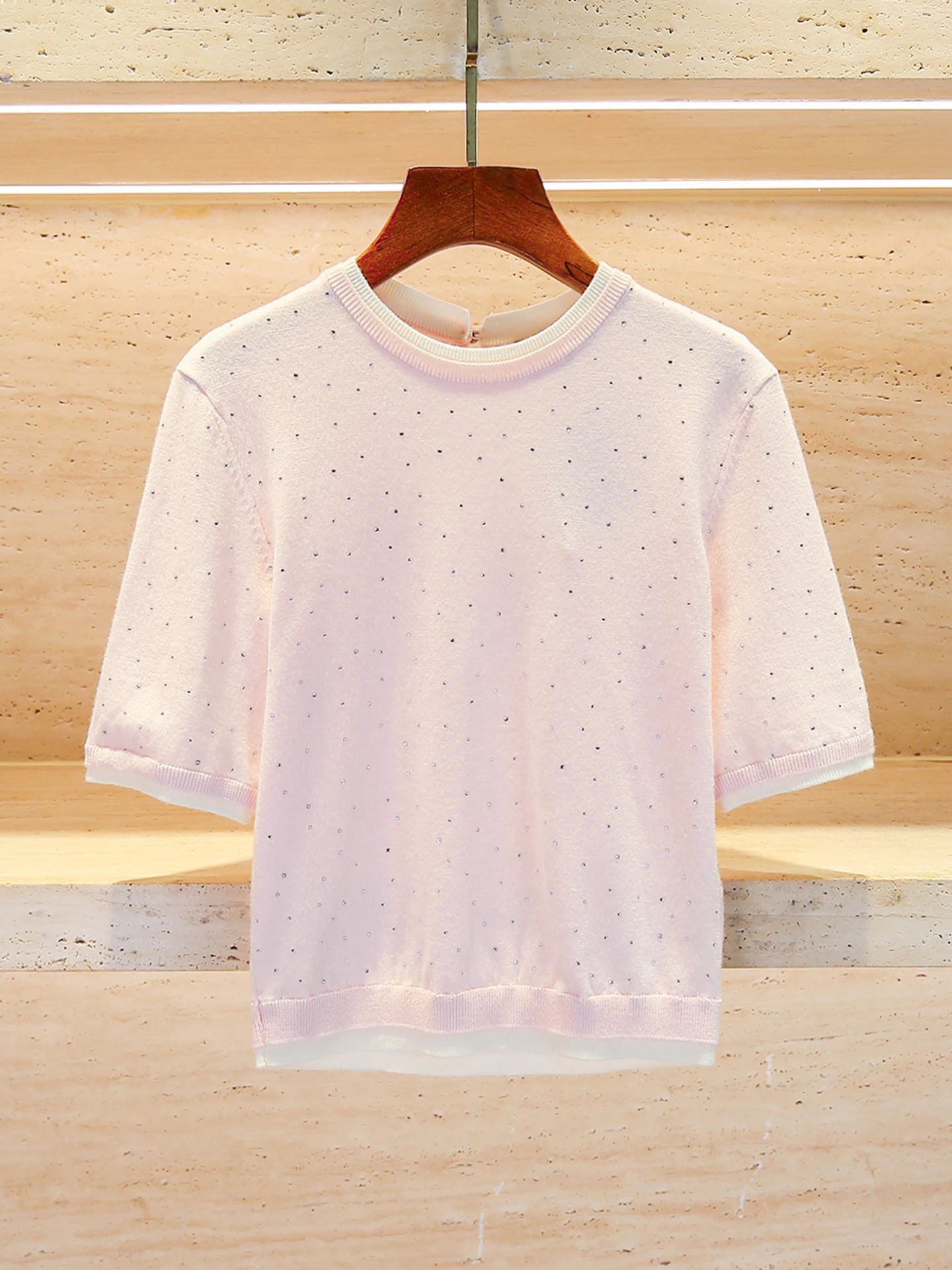 Женская трикотажная футболка M Home Nan You High End, летняя коллекция 2025, с мягким блеском и стразами, модная
Женская трикотажная футболка M Home Nan You High End, летняя коллекция 2025, с мягким блеском и стразами, модная