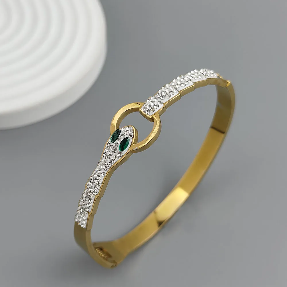 New snake body emerald stainless steel gold-plated bracelet 18K, high quality waterproof couple bracelet, wife gift
New snake body emerald stainless steel gold-plated bracelet 18K, high quality waterproof couple bracelet, wife gift