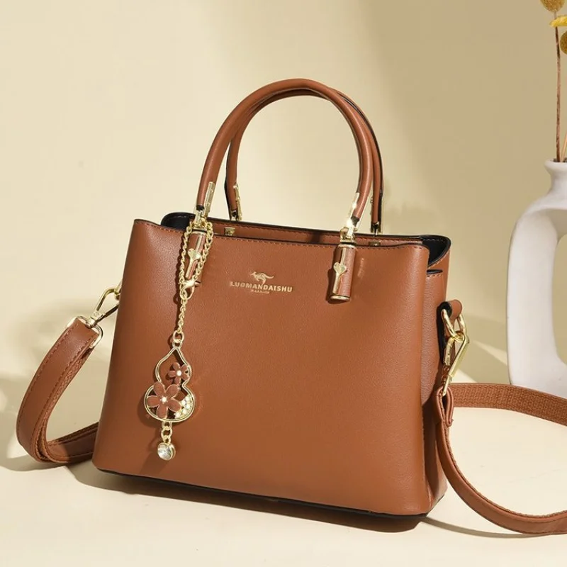 Women's Tote Bag Made Of Premium Leather Boasting Casual Paris Commuter Vintage Look
Women's Tote Bag Made Of Premium Leather Boasting Casual Paris Commuter Vintage Look