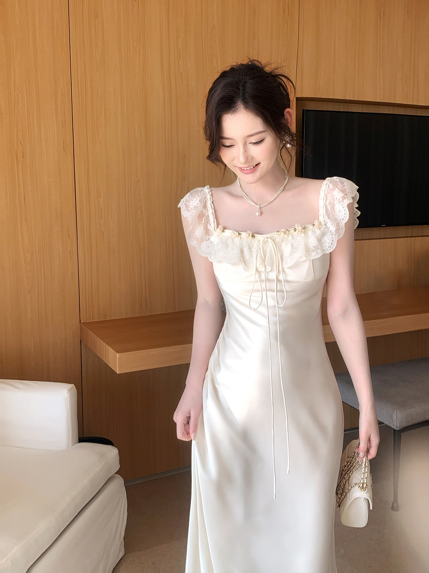 Elegant Satin Lace Trim Square Neck Dress Bodycon Skirt Style French Style Gathered Waist Polyester Fiber Mid-Rise Zipper Back
Elegant Satin Lace Trim Square Neck Dress Bodycon Skirt Style French Style Gathered Waist Polyester Fiber Mid-Rise Zipper Back