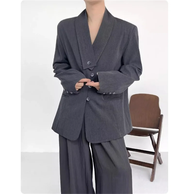 Retro commuting versatile suit jacket, gender-neutral new Chinese-style design scarf V-neck suit
Retro commuting versatile suit jacket, gender-neutral new Chinese-style design scarf V-neck suit