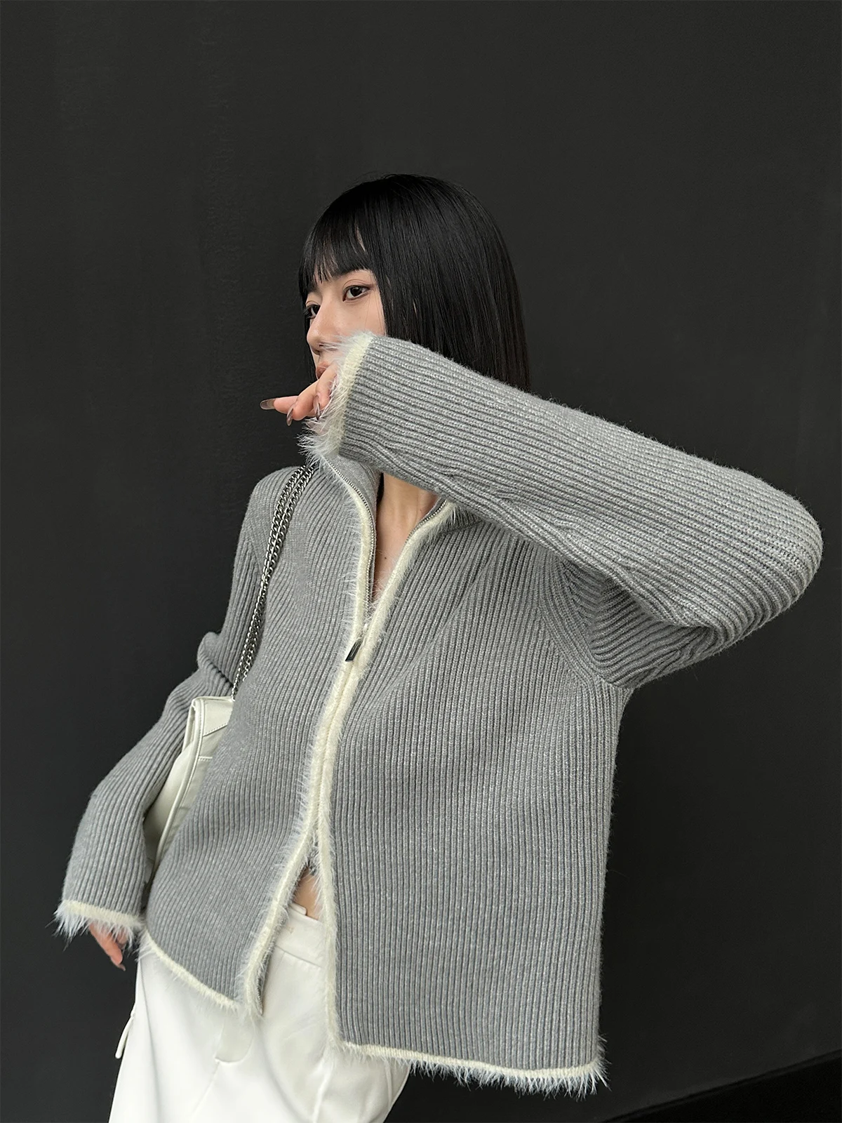 PAPERLLL женский шерстяной вязаный свитер с бахромой Arctic Fce осень-зима антивозрастной дизайн открытый кардиган пальто
PAPERLLL женский шерстяной вязаный свитер с бахромой Arctic Fce осень-зима антивозрастной дизайн открытый кардиган пальто