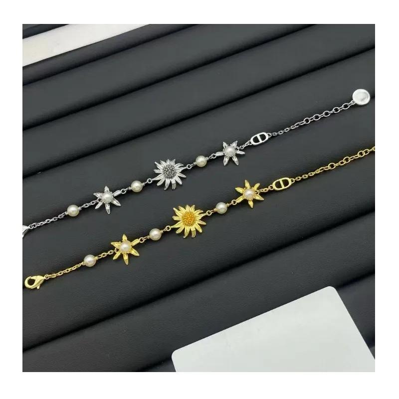 Classic Explosion Pearl Bracelet Letter Retro Bracelet Women's High Version Direct Sales
Classic Explosion Pearl Bracelet Letter Retro Bracelet Women's High Version Direct Sales