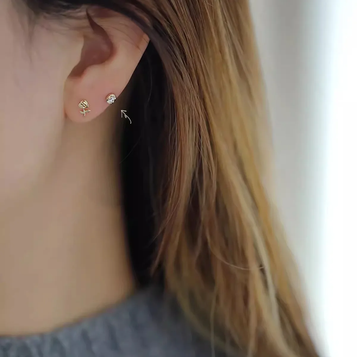 925 Sterling Silver Plated 14k Gold Korean Style Geometric Zircon Stud Earrings For Women Fashionable And Simple Party Jewelry
925 Sterling Silver Plated 14k Gold Korean Style Geometric Zircon Stud Earrings For Women Fashionable And Simple Party Jewelry