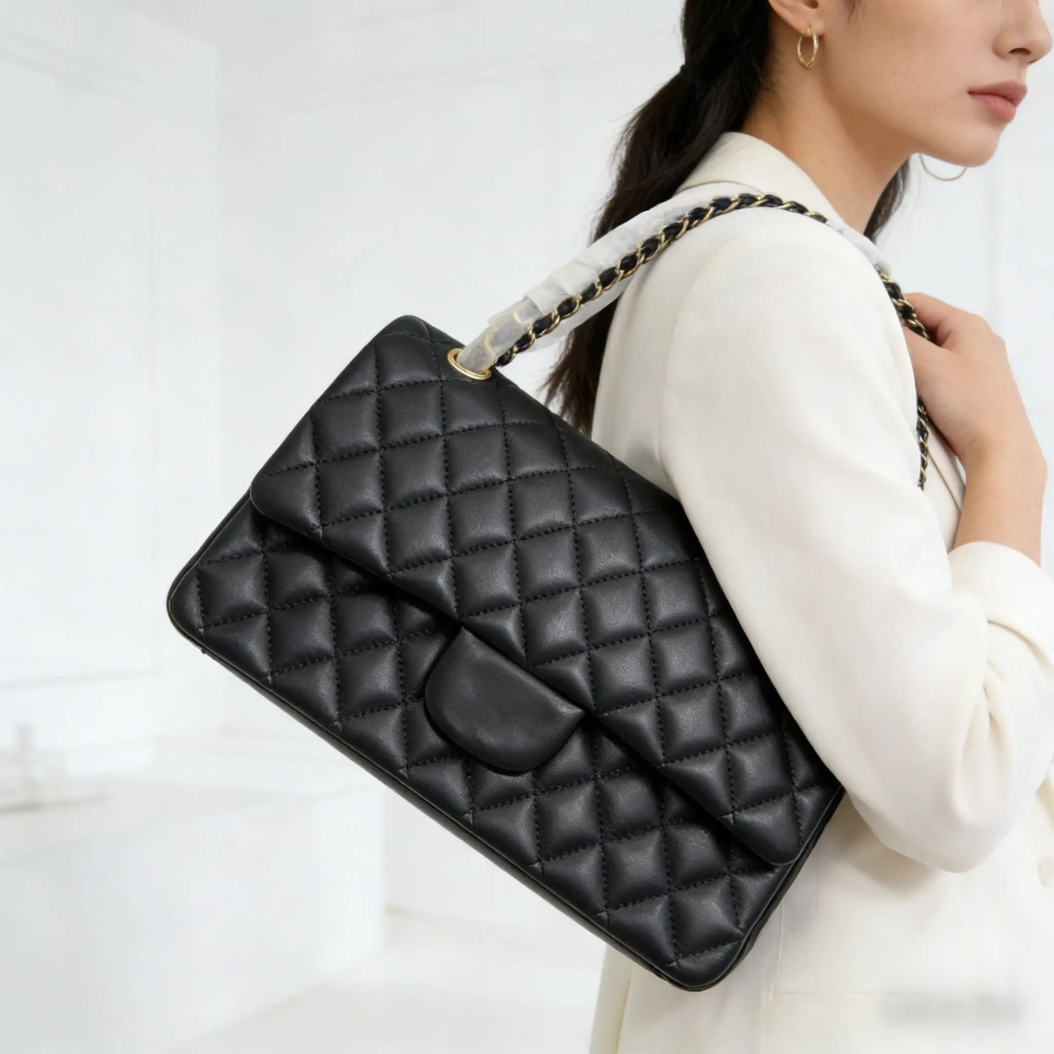 Women’s New Handbag Underarm Bag High-Quality Design Shoulder Bag Crossbody Chain Small Square Bag
Women’s New Handbag Underarm Bag High-Quality Design Shoulder Bag Crossbody Chain Small Square Bag