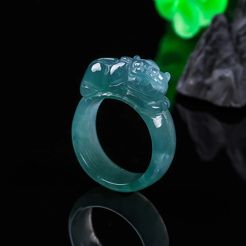 Natural emerald blue water Pixiu jade ring stylish and fashionable accessories men and women personalized couples gifts 
Natural emerald blue water Pixiu jade ring stylish and fashionable accessories men and women personalized couples gifts