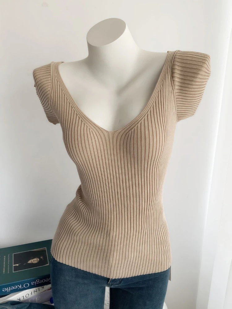 Summer New Slim Tops Outerwear Deep V-Neck Short-Sleeve Knit T-Shirt for Women Vintage Harajuku Shirts Grunge Clothes Y2k Grunge
Summer New Slim Tops Outerwear Deep V-Neck Short-Sleeve Knit T-Shirt for Women Vintage Harajuku Shirts Grunge Clothes Y2k Grunge