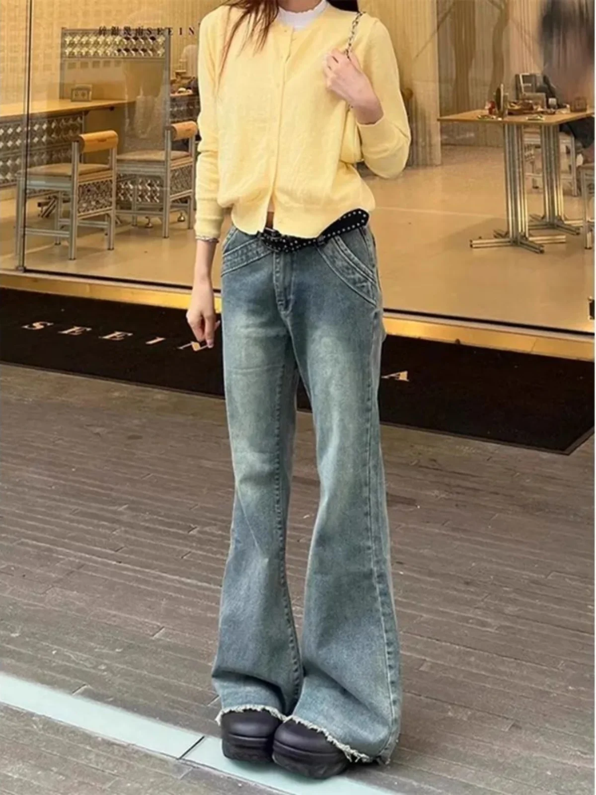 Low Waist Bell Bottom Denim Jeans Women's Autumn Fashion Design Ripped Ankle Length Bootcut Pants Slimming Cotton Stretch
Low Waist Bell Bottom Denim Jeans Women's Autumn Fashion Design Ripped Ankle Length Bootcut Pants Slimming Cotton Stretch