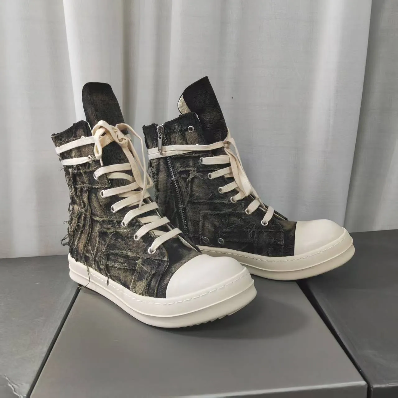 Canvas Women Designer Sneakers Men High Top Shoes Luxury Lace Up Zip High Street Autumn Flats Black Male Boots
Canvas Women Designer Sneakers Men High Top Shoes Luxury Lace Up Zip High Street Autumn Flats Black Male Boots