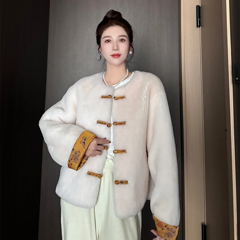 Зимнее женское пальто Vangiir 2024 из овечьей шерсти, корейский стиль, комбинированное из кожи и меха, свободный крой, длинный рукав, круглый вырез горловины
Зимнее женское пальто Vangiir 2024 из овечьей шерсти, корейский стиль, комбинированное из кожи и меха, свободный крой, длинный рукав, круглый вырез горловины