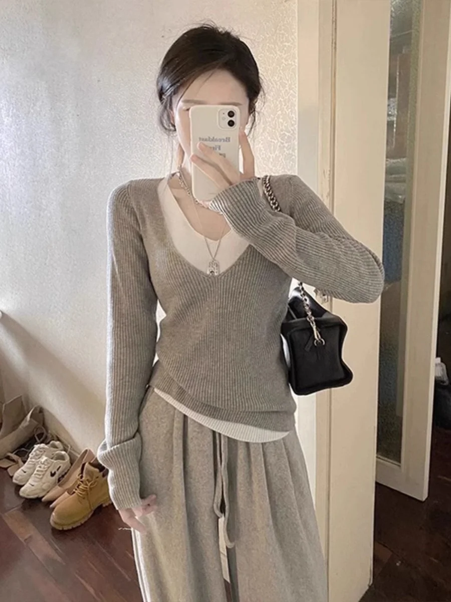 Women's Long Sleeve V-Neck Knitted Sweater Base Layer Top Casual Versatile Crew Neck Pullover Knitwear for Autumn Winter
Women's Long Sleeve V-Neck Knitted Sweater Base Layer Top Casual Versatile Crew Neck Pullover Knitwear for Autumn Winter