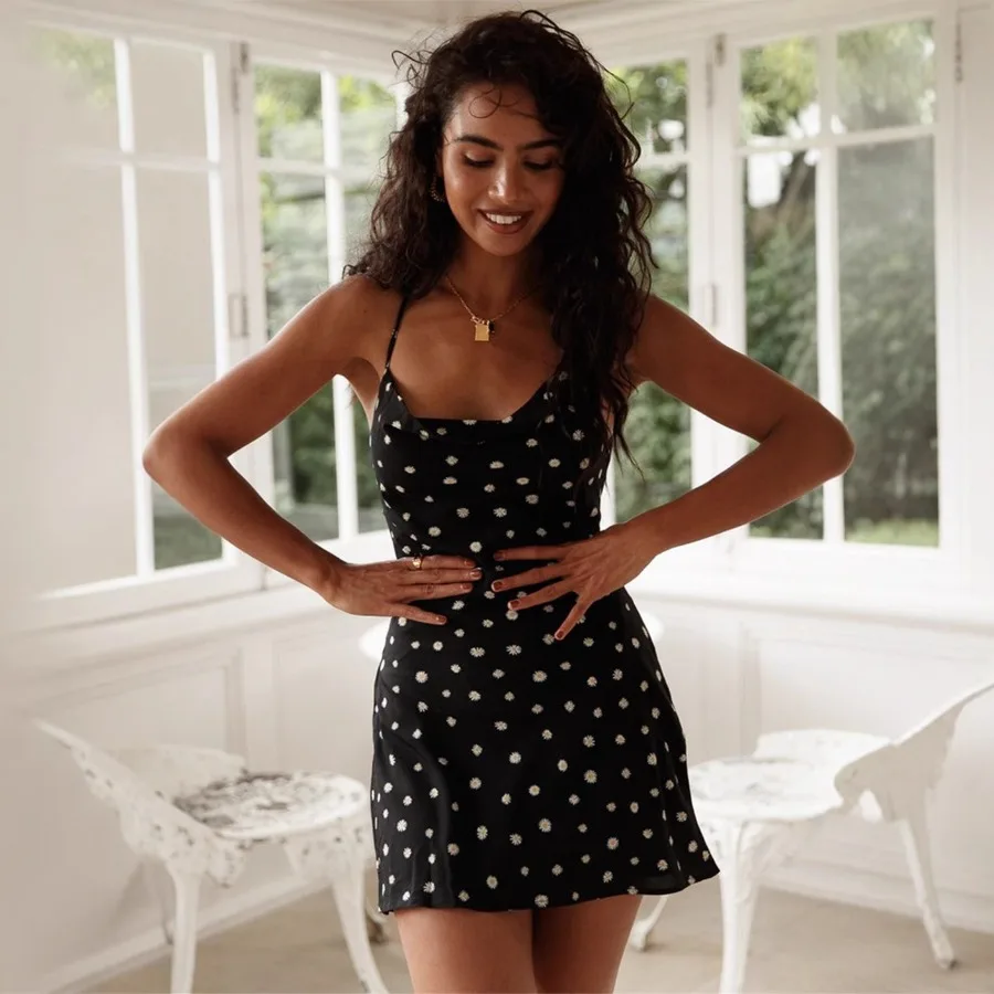 【New style】 spring and summer new women's clothing sexy backless lace skirt fashionable swing-collar dress
【New style】 spring and summer new women's clothing sexy backless lace skirt fashionable swing-collar dress