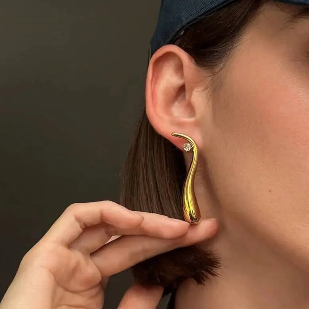 SHIXIN Classic 18K Gold Color Plated Stainless Steel Ear Clip Women Luxury Droplet Shaped Zircon Earring Waterproof Jewelry Gift
SHIXIN Classic 18K Gold Color Plated Stainless Steel Ear Clip Women Luxury Droplet Shaped Zircon Earring Waterproof Jewelry Gift