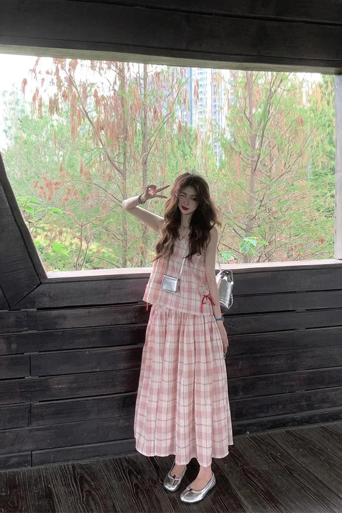 2025 Seoul Slim Set Checkered Camisole Sweet Edgy Skirt Coordinates Summer High Waist Midi Coordinates
2025 Seoul Slim Set Checkered Camisole Sweet Edgy Skirt Coordinates Summer High Waist Midi Coordinates