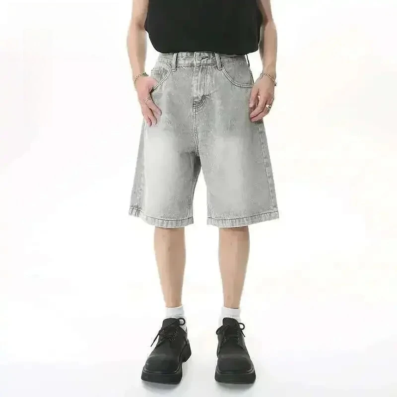 Лето 2025 г., мужские повседневные джинсовые шорты, свободные модные джинсовые шорты до колена со средней талией, винтажные мужские новые корейские брюки
Лето 2025 г., мужские повседневные джинсовые шорты, свободные модные джинсовые шорты до колена со средней талией, винтажные мужские новые корейские брюки