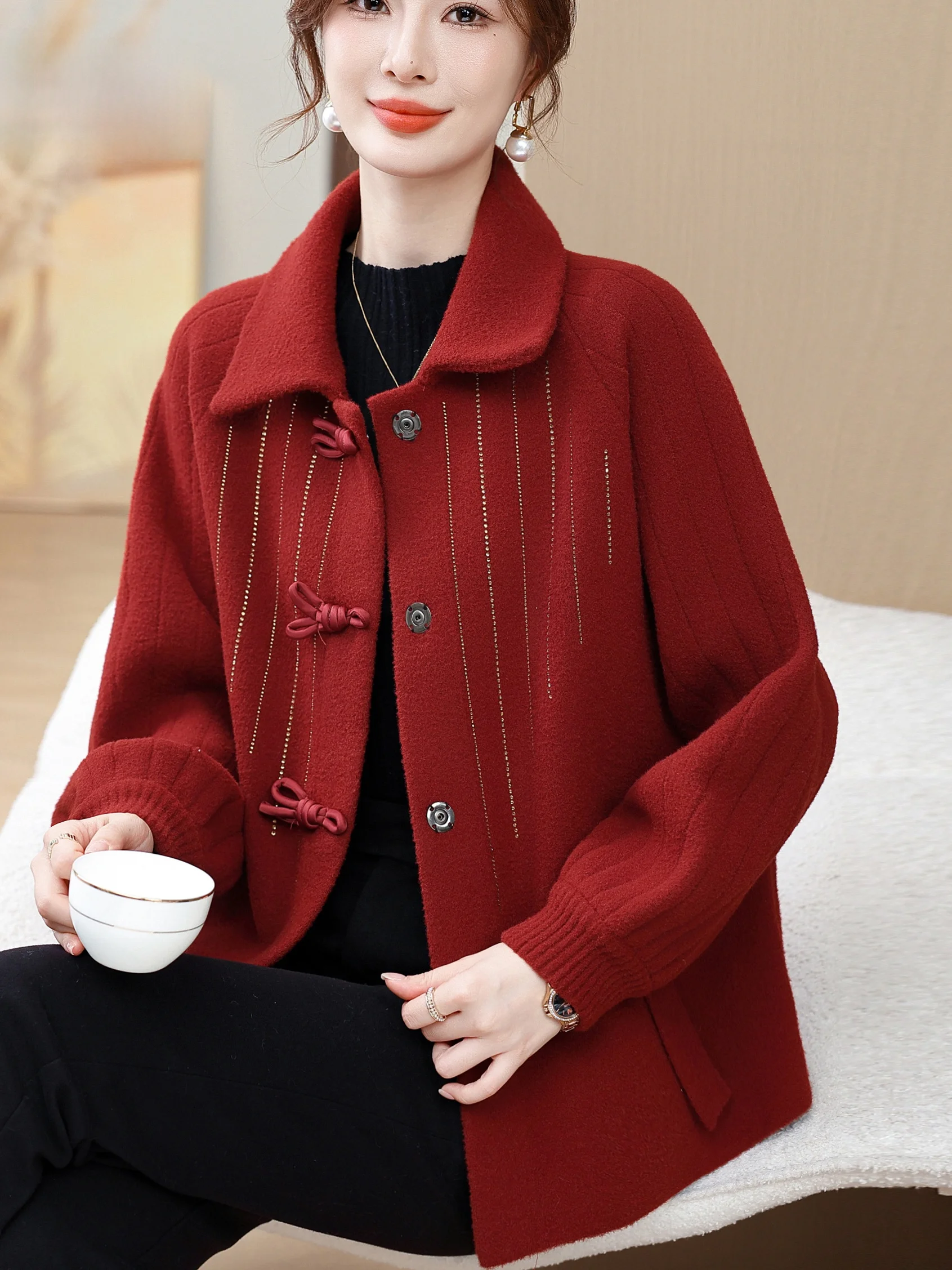 Autumn Winter New Chinese Sle Red Woolen Coat for Middle-Aged And ly Women Faionable Turn-down Collar Button up Top
Autumn Winter New Chinese Sle Red Woolen Coat for Middle-Aged And ly Women Faionable Turn-down Collar Button up Top