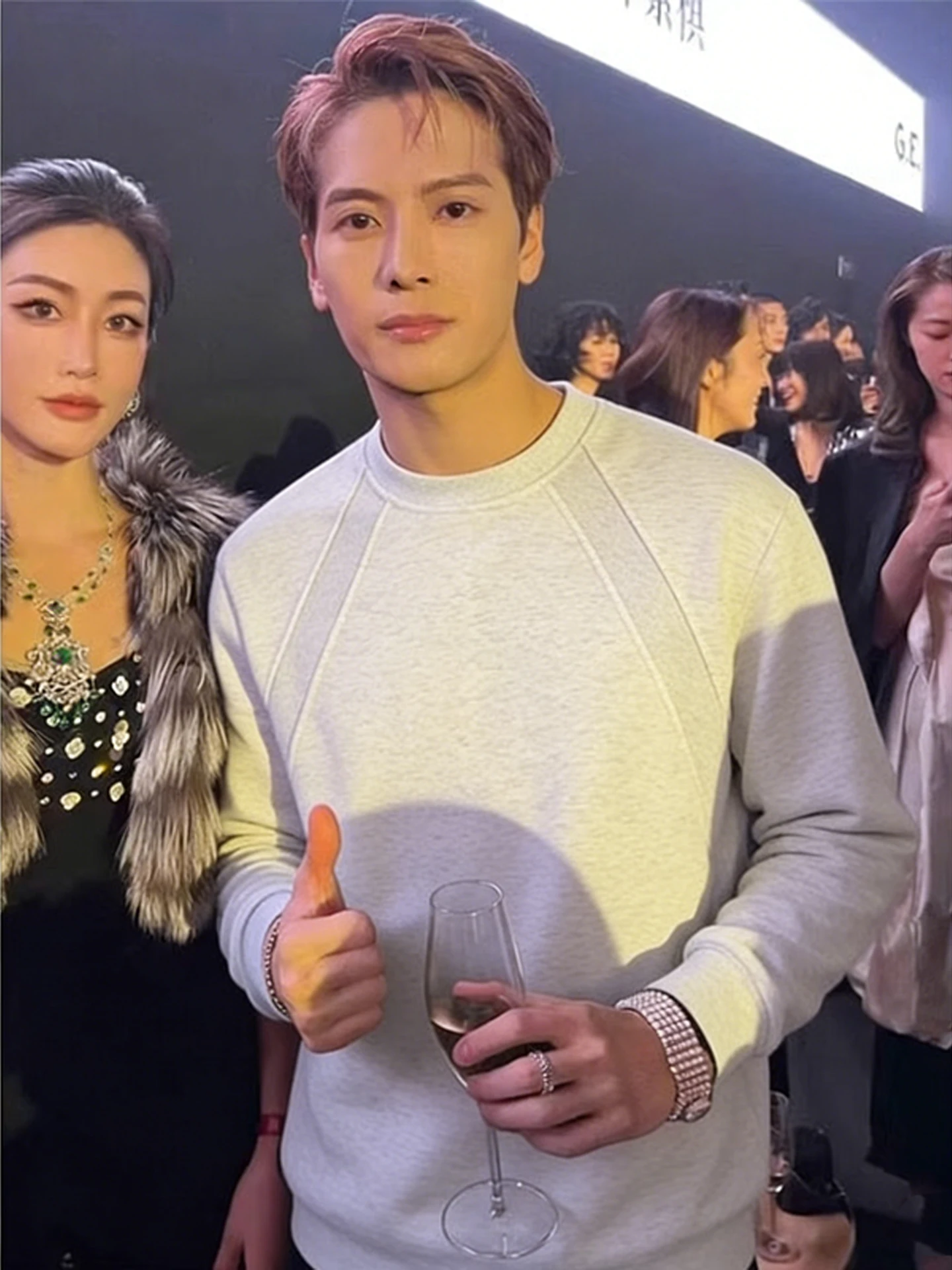 Wang Jiajie Мужская толстовка с круглым ушком Ne Fce на подкладке Long Sve, повседневная американская толстовка с базовым слоем на осень-зиму
Wang Jiajie Мужская толстовка с круглым ушком Ne Fce на подкладке Long Sve, повседневная американская толстовка с базовым слоем на осень-зиму