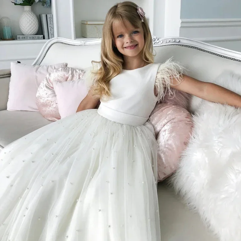 Customized Flower Girl Dresses White Tulle Pearls With Bow Feather Sleeveless For Wedding Birthday Party Holy Communion Gowns
Customized Flower Girl Dresses White Tulle Pearls With Bow Feather Sleeveless For Wedding Birthday Party Holy Communion Gowns