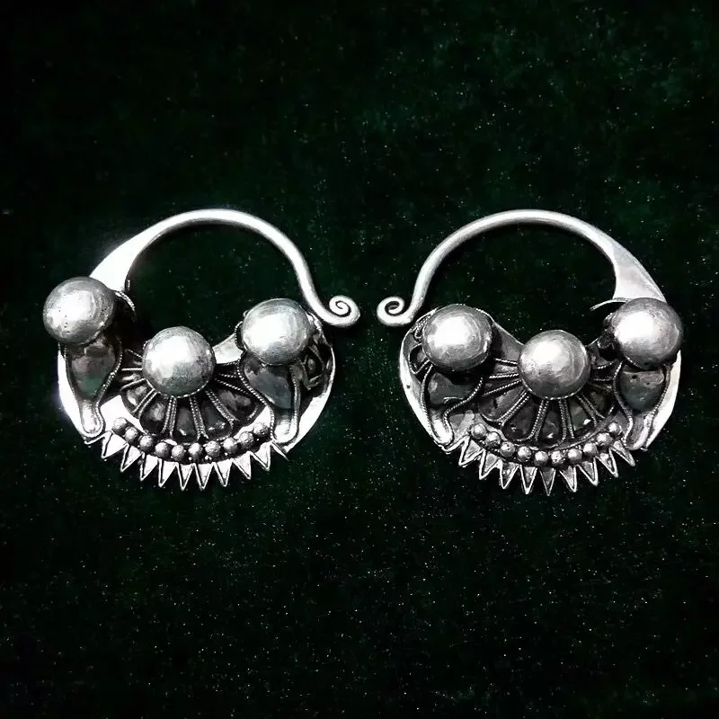 Wonderful Miao silver carving tribal earrings
Wonderful Miao silver carving tribal earrings