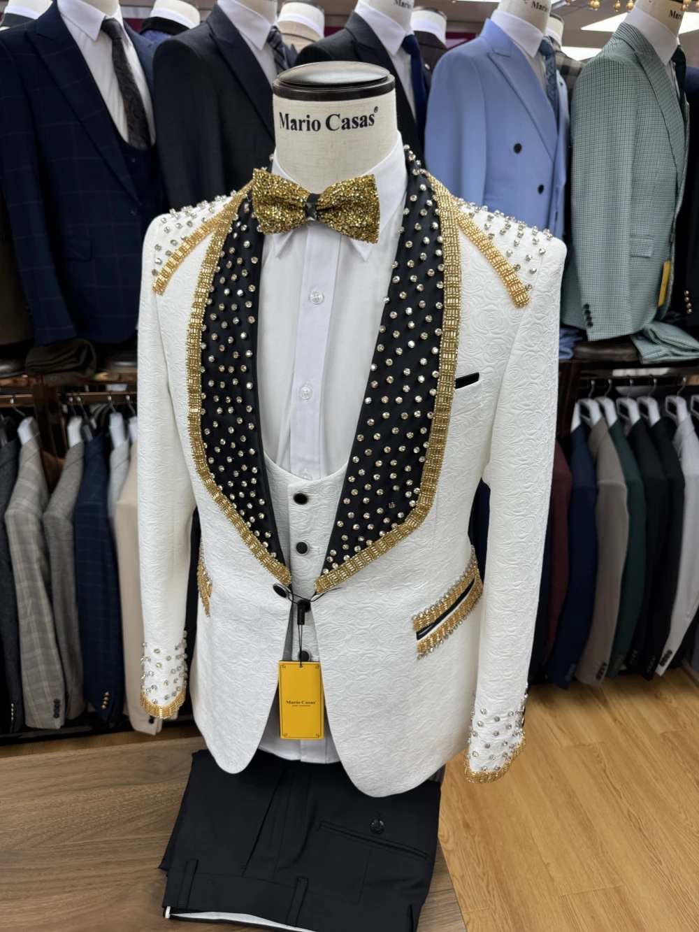 Jacquard Luxurious Beaded Men's Suits Wedding Birthday Prom Fashion Shawl Lapel 3 Pieces For Men Stage Performance Customized
Jacquard Luxurious Beaded Men's Suits Wedding Birthday Prom Fashion Shawl Lapel 3 Pieces For Men Stage Performance Customized