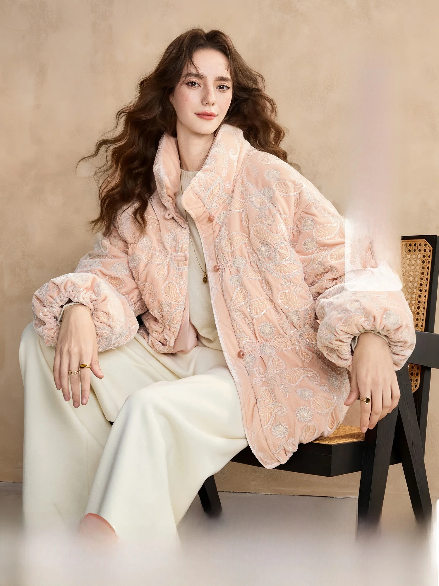 Новая женская утепленная куртка-пуховик из пуха и бархата с вышивкой в китайском стиле Pumpkin Valley Dr Chinese Landscape
Новая женская утепленная куртка-пуховик из пуха и бархата с вышивкой в китайском стиле Pumpkin Valley Dr Chinese Landscape