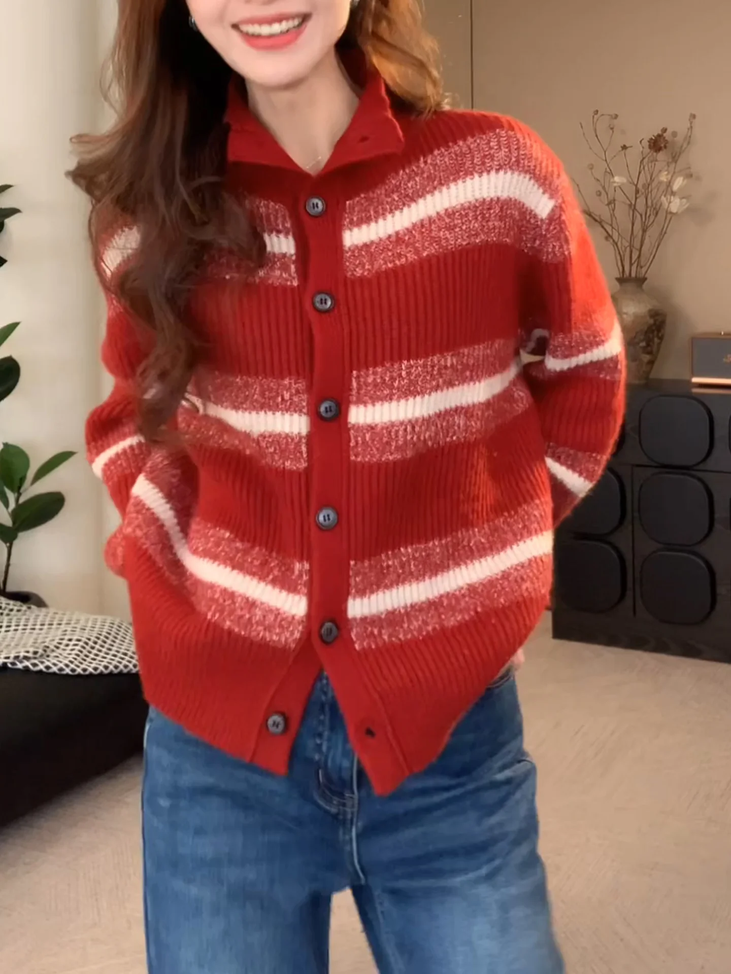 Ретро-кардиган в полоску с высоким воротником, вязаный, на осень-зиму, свободный, универсальный, красный, с эффектом улучшения цвета кожи
Ретро-кардиган в полоску с высоким воротником, вязаный, на осень-зиму, свободный, универсальный, красный, с эффектом улучшения цвета кожи