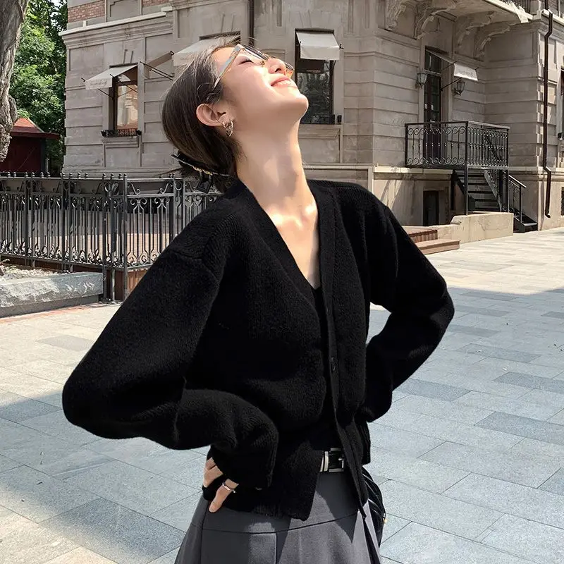 Women Clothing Solid V Neck Short Korean Cardigan Autumn Winter New Long Sleeve Knitting Fashion Sweaters Top Vintage Elegant
Women Clothing Solid V Neck Short Korean Cardigan Autumn Winter New Long Sleeve Knitting Fashion Sweaters Top Vintage Elegant