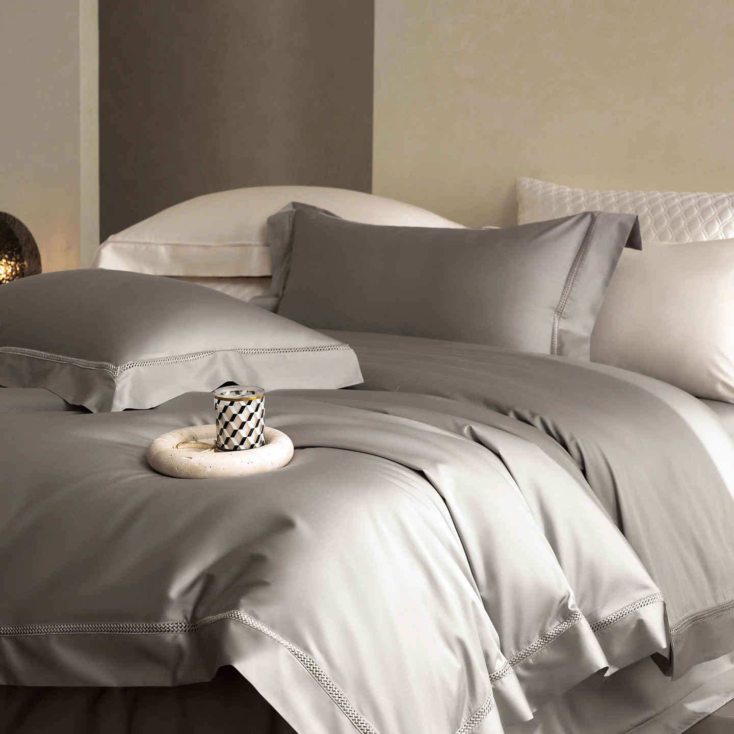 1000TC Egyptian Cotton Duvet Cover Set with Hollow Lace Trim Luxury Soft Smooth Bed Linen High Thread Count Bedding Set 4Pcs
1000TC Egyptian Cotton Duvet Cover Set with Hollow Lace Trim Luxury Soft Smooth Bed Linen High Thread Count Bedding Set 4Pcs