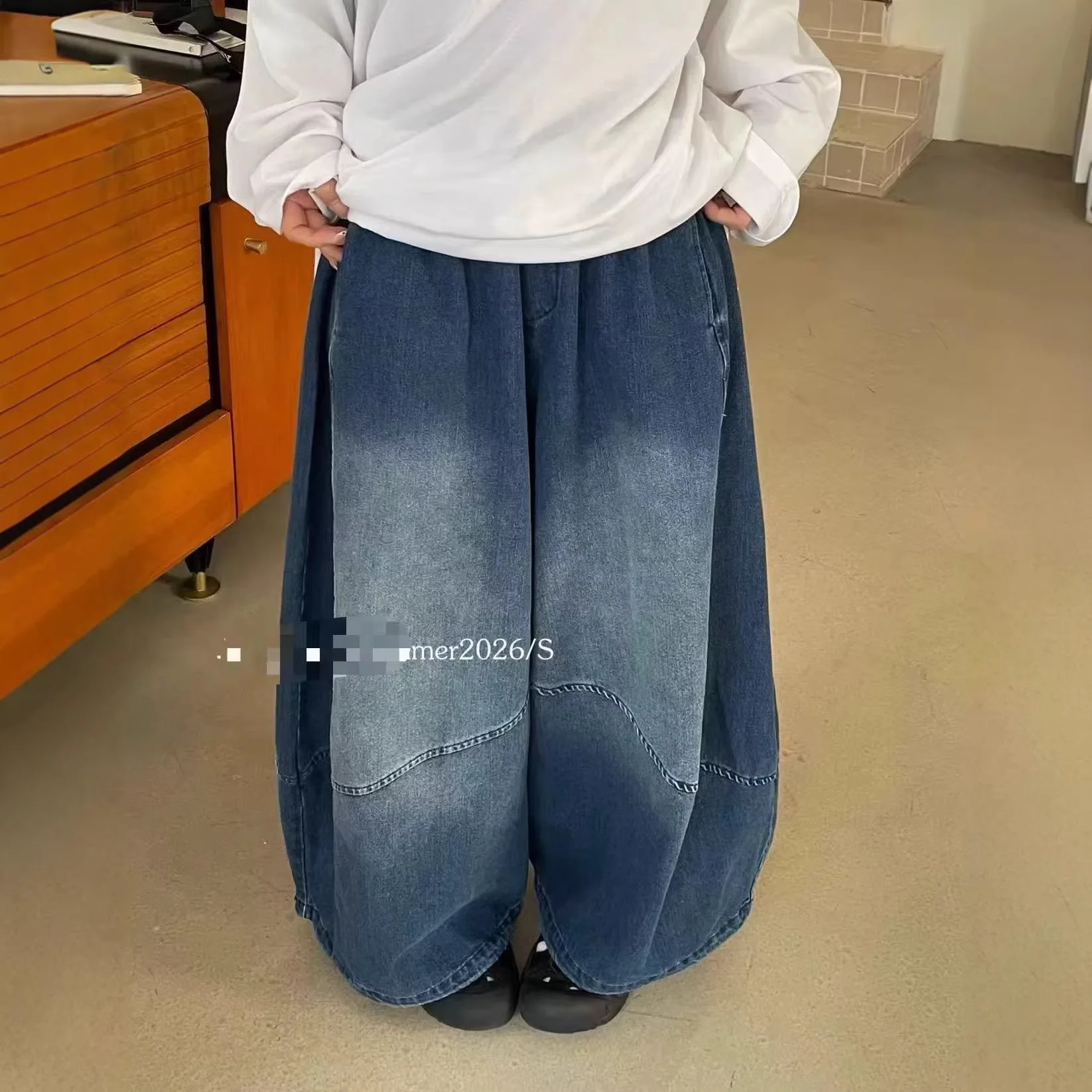 SuperAen Vintage Denim Korean-style Wide-leg Pants 2026 Spring New Simple Elastic Waist White Design Fashion Casual Long Pants
SuperAen Vintage Denim Korean-style Wide-leg Pants 2026 Spring New Simple Elastic Waist White Design Fashion Casual Long Pants
