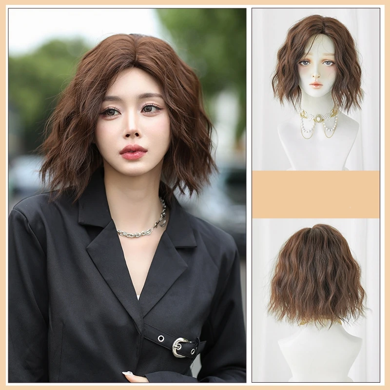 31CM Wig Women Short Curly Hair Brown Full Hair Cover Chemical Fiber Simulate Natural Middle Parted Curly Hair Daily Party Wig
31CM Wig Women Short Curly Hair Brown Full Hair Cover Chemical Fiber Simulate Natural Middle Parted Curly Hair Daily Party Wig