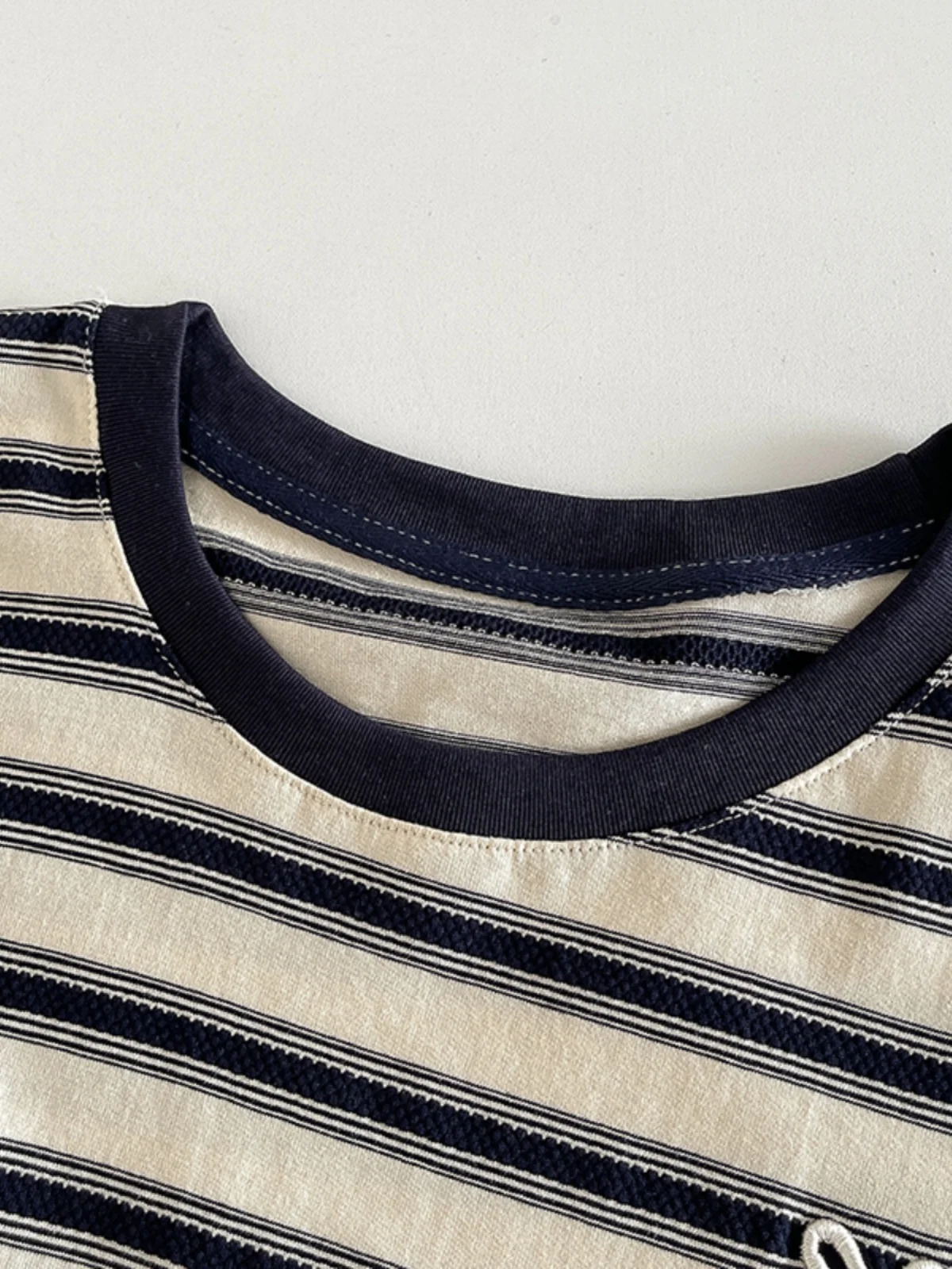 Slimming Effect round Ne Striped Loose Casual T-irt Korean Sle Women's Summer New Faion Full Sve Overhead Top
Slimming Effect round Ne Striped Loose Casual T-irt Korean Sle Women's Summer New Faion Full Sve Overhead Top
