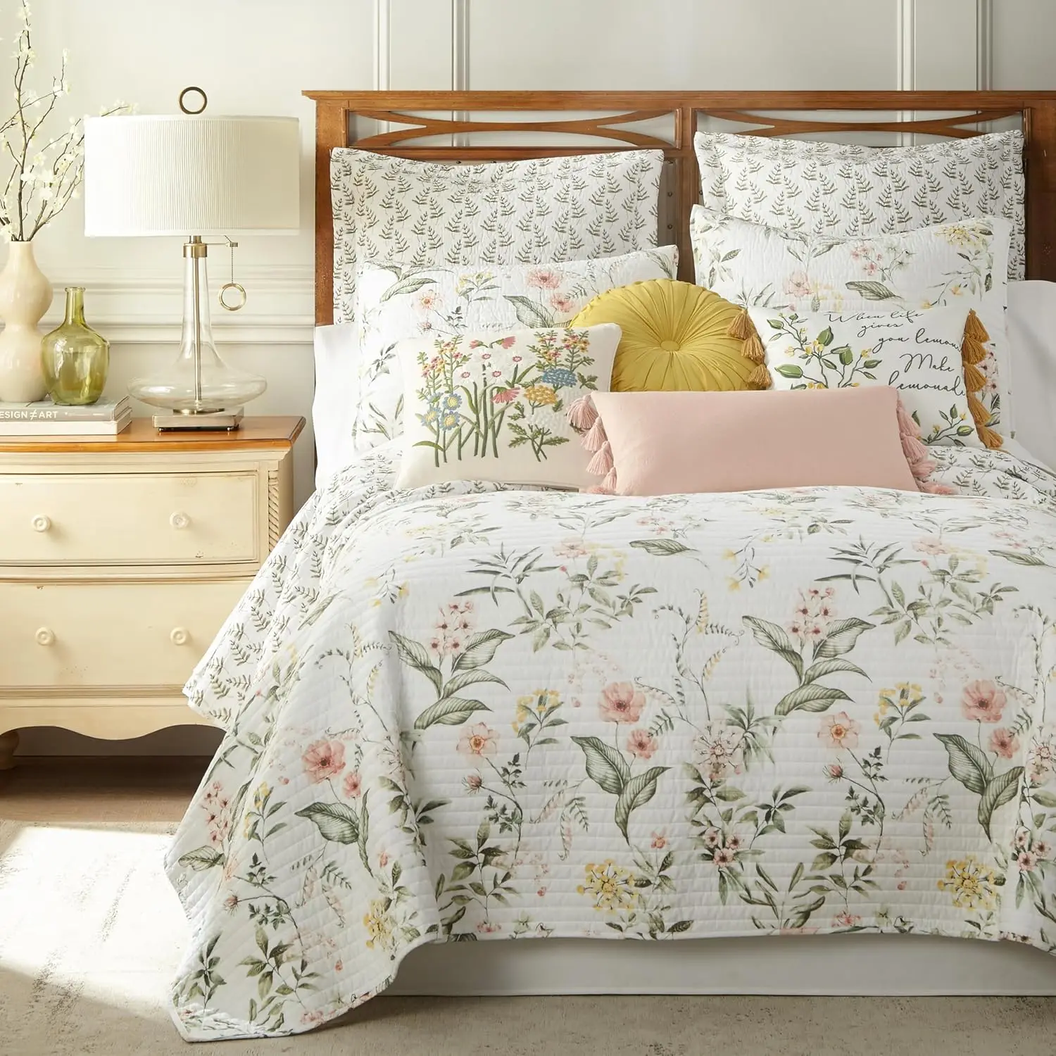 Cotton King Size Quilt Set with Floral Design, Reversible, 106x92in, 2 Pillow Shams, Lightweight & Pre-Washed
Cotton King Size Quilt Set with Floral Design, Reversible, 106x92in, 2 Pillow Shams, Lightweight & Pre-Washed
