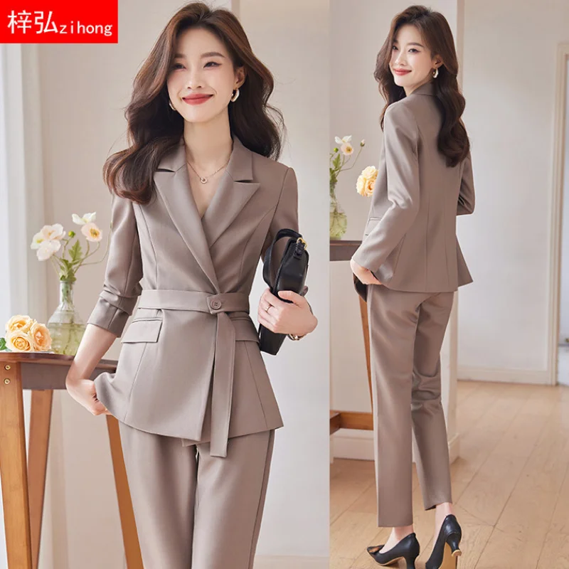 Elegant professional blazer for women, new autumn slim-fit business attire, formal suit, fashionable casual outfit
Elegant professional blazer for women, new autumn slim-fit business attire, formal suit, fashionable casual outfit