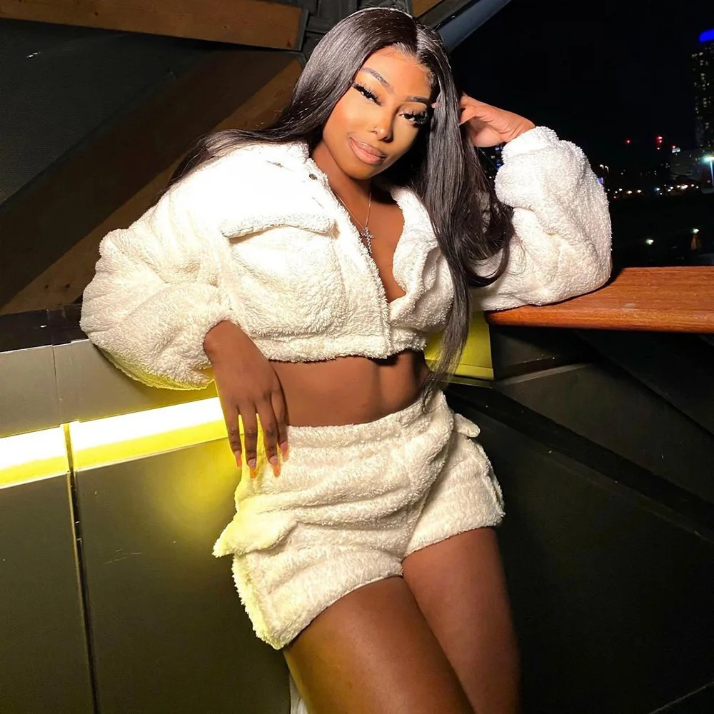2025 Women's New Sexy Plush Set Solid Color Two Piece Set Fashion Plush Long Sleeve Top Shorts Set Home Clothes
2025 Women's New Sexy Plush Set Solid Color Two Piece Set Fashion Plush Long Sleeve Top Shorts Set Home Clothes