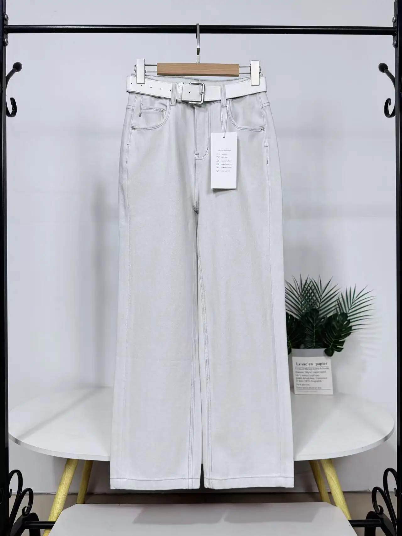 Slim Fit Wide Leg Jeans High Waist Slimming Drapey Silk Women's Fashion Belted Straight Cut Spring Denim Trousers
Slim Fit Wide Leg Jeans High Waist Slimming Drapey Silk Women's Fashion Belted Straight Cut Spring Denim Trousers