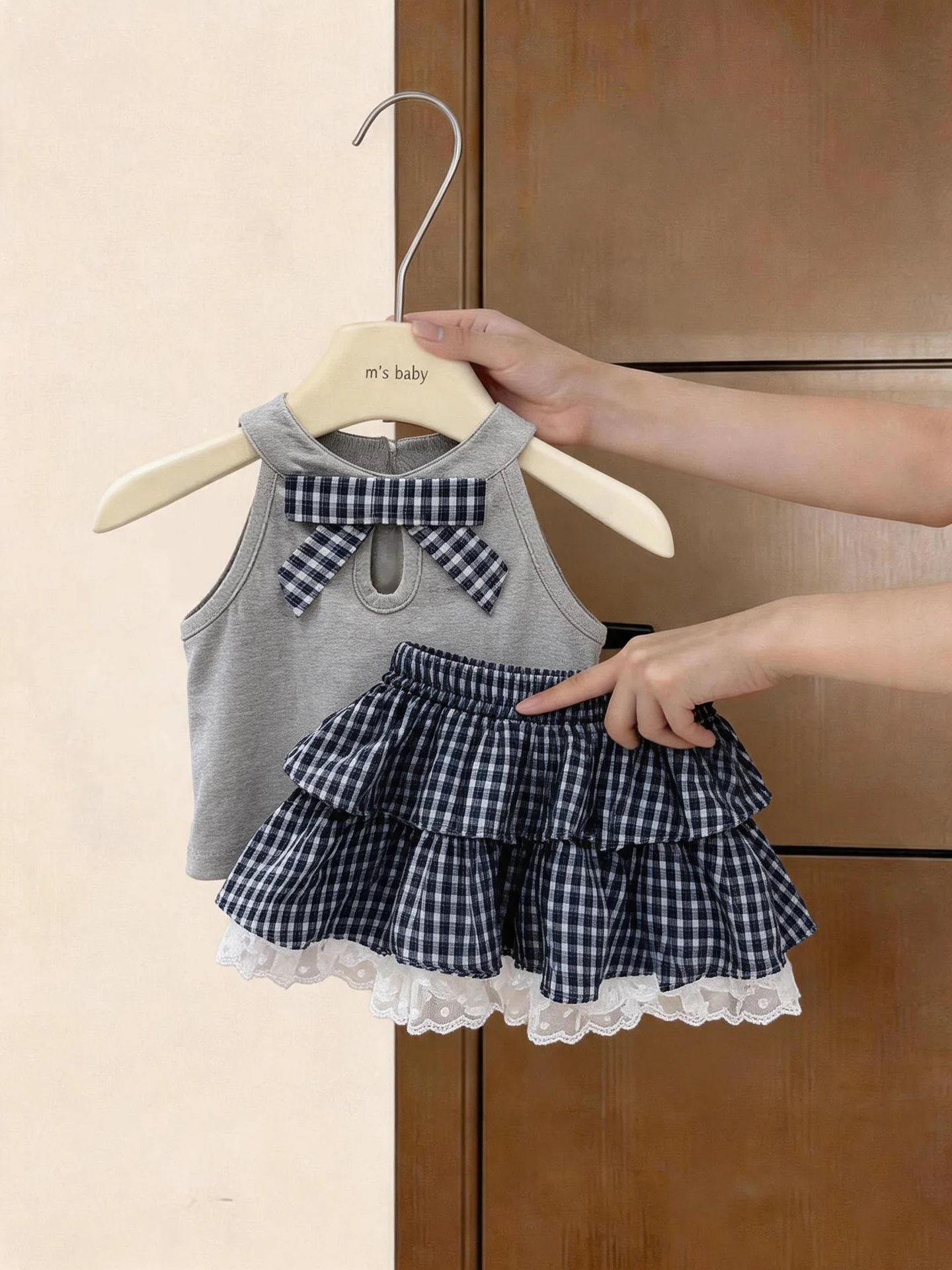 Girls Sleeveless Top Half Skirt Set Summer New Hanging Neck Vest Lace Plaid Cake Skirt Two Piece Set Breathable Short Length ...
Girls Sleeveless Top Half Skirt Set Summer New Hanging Neck Vest Lace Plaid Cake Skirt Two Piece Set Breathable Short Length ...