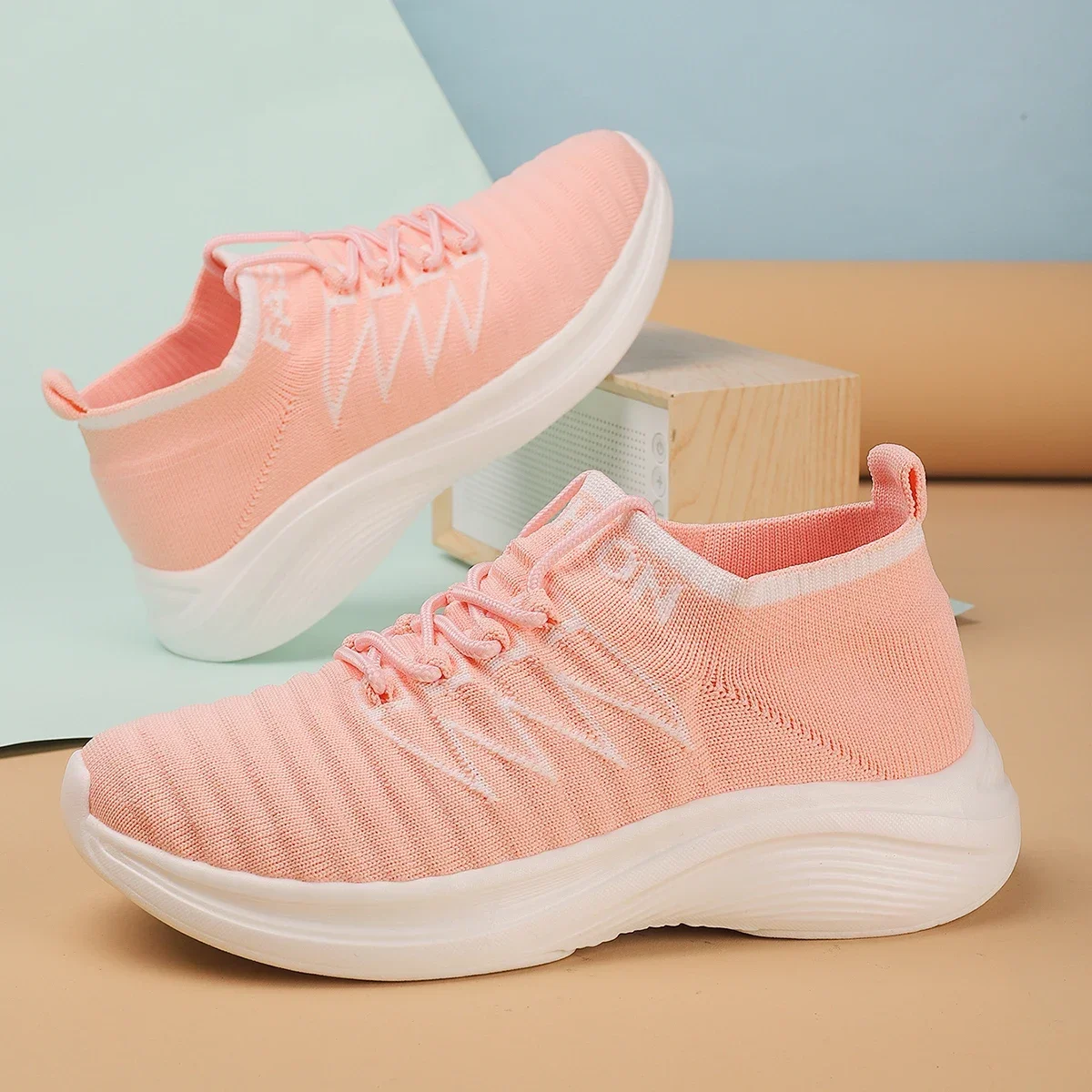 Women's Casual Running Shoes Lightweight Breathable Men's Walking Sneskers Fashion Casual Sports Shoes
Women's Casual Running Shoes Lightweight Breathable Men's Walking Sneskers Fashion Casual Sports Shoes