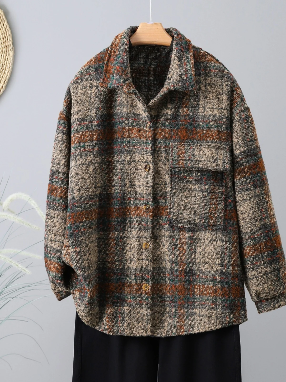Retro Plaid Woolen Shirt Jacket Women's Loose Casual Thick Long Sleeve Warm Collar Top Commute Style Autumn Collection
Retro Plaid Woolen Shirt Jacket Women's Loose Casual Thick Long Sleeve Warm Collar Top Commute Style Autumn Collection