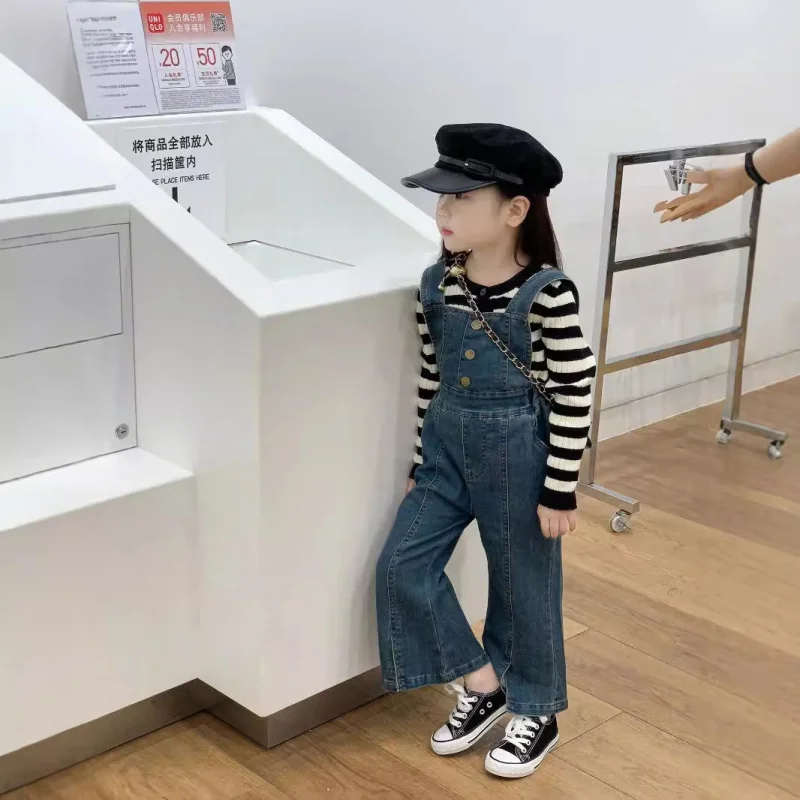 Children's Clothing Autumn New Girls Striped Knitted Cardigan Fashionable Retro Denim Suspender Pants Set
Children's Clothing Autumn New Girls Striped Knitted Cardigan Fashionable Retro Denim Suspender Pants Set