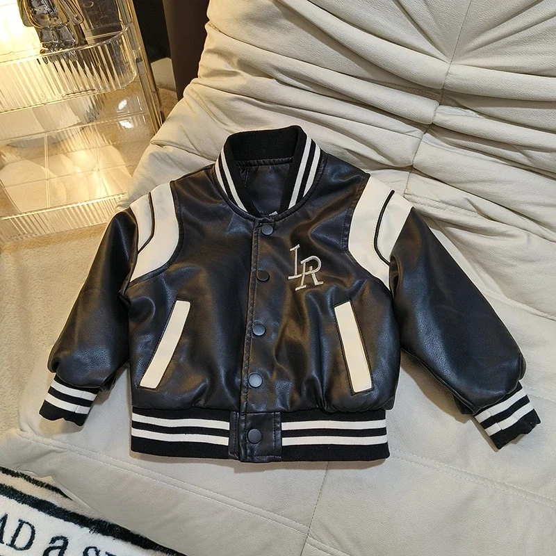 Children's Jacket for Boy Button V-neck Leather Windbreaker for Boy Fashion Spring Autumn Baseball PU Children's Jacket Overcoat
Children's Jacket for Boy Button V-neck Leather Windbreaker for Boy Fashion Spring Autumn Baseball PU Children's Jacket Overcoat