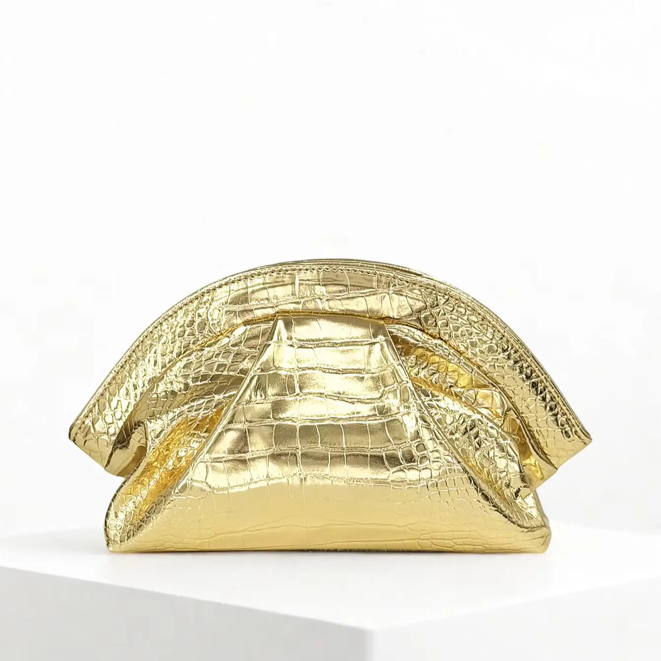 New Luxury Metallic Gold Crocodile-Pattern Clutch Bag, Unique Design Pleated Cloud Shell Bag, Elegant Women's Evening Bag, Versatile Shoulder Dress Bag for Work and Parties (with Chain Buckle, Chain Not Included)
New Luxury Metallic Gold Crocodile-Pattern Clutch Bag, Unique Design Pleated Cloud Shell Bag, Elegant Women's Evening Bag, Versatile Shoulder Dress Bag for Work and Parties (with Chain Buckle, Chain Not Included)