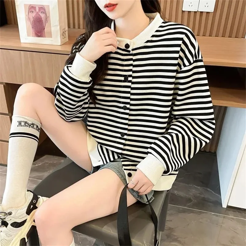 Fashion Striped Hoodie Jacket Cardigan Women's Spring Autumn Round Neck Thin Coat Top New Korean Style Loose Versatile Outerwear
Fashion Striped Hoodie Jacket Cardigan Women's Spring Autumn Round Neck Thin Coat Top New Korean Style Loose Versatile Outerwear