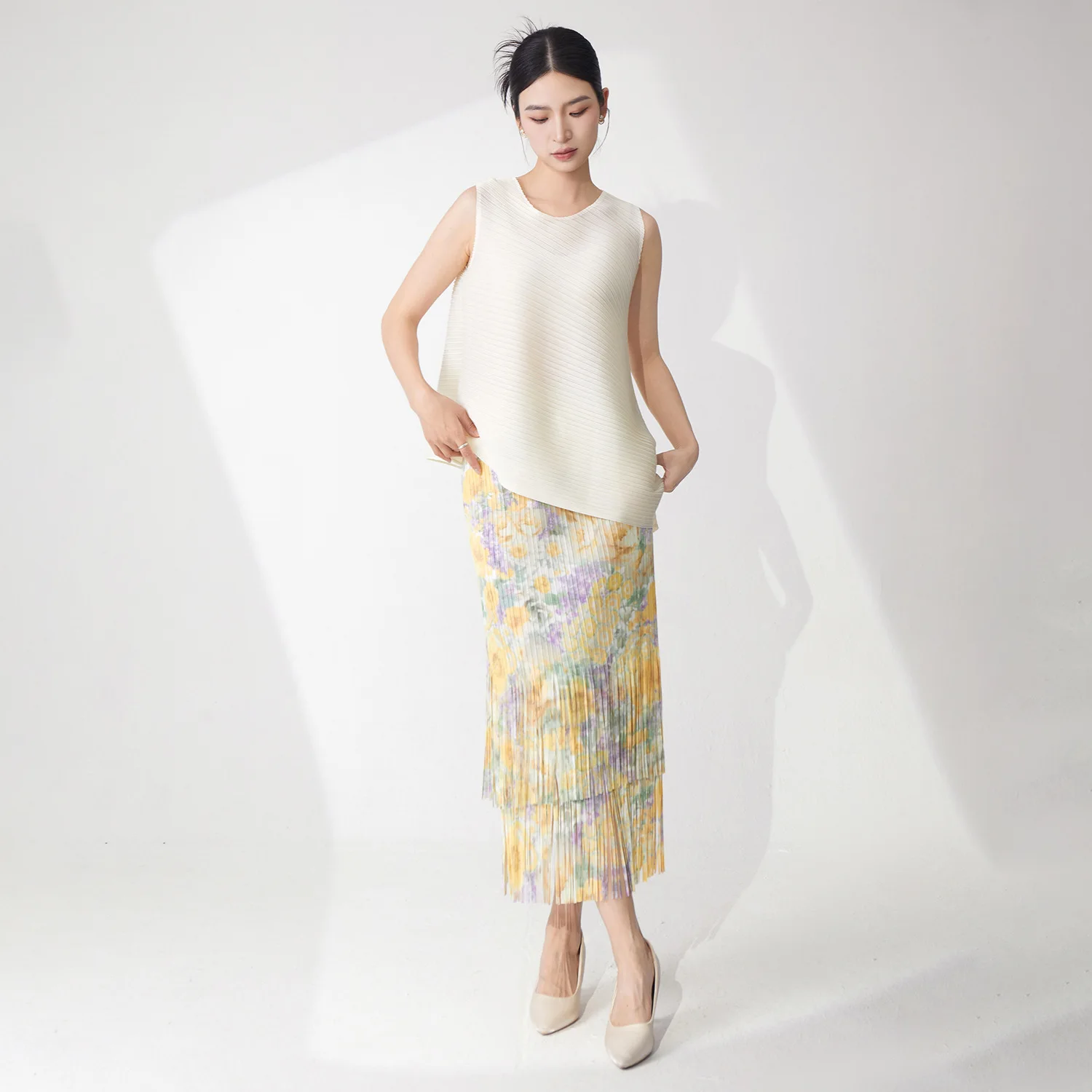 Skirt 2 Piece Set For Women 2025 Summer Stretch Miyake Pleated Loose Round Neck Sleeveless Top Printed Tassel Skirt
Skirt 2 Piece Set For Women 2025 Summer Stretch Miyake Pleated Loose Round Neck Sleeveless Top Printed Tassel Skirt