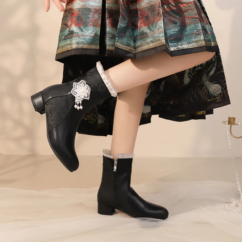 YQBTDL 2025 милые классические модные ботильоны с цветами, женские популярные вечерние кружевные туфли на толстом каблуке, модные черные, бежевые
YQBTDL 2025 милые классические модные ботильоны с цветами, женские популярные вечерние кружевные туфли на толстом каблуке, модные черные, бежевые