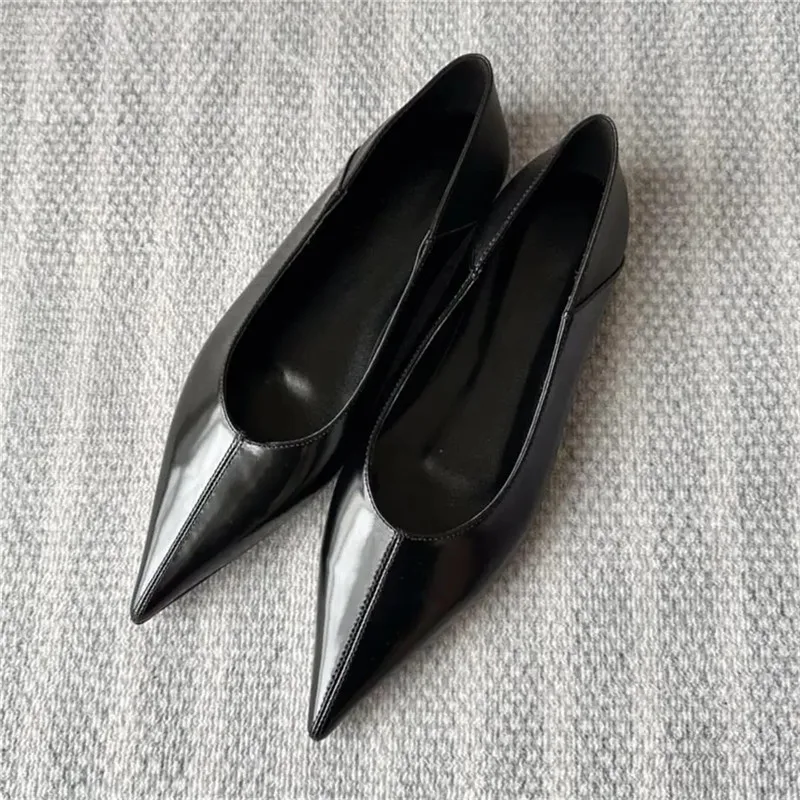 Spring Autumn New Pointed Toe Fashion Flats Woman Elegant Genuine Leather Shallow Mouth Concise Casual Single Shoes Women 2024
Spring Autumn New Pointed Toe Fashion Flats Woman Elegant Genuine Leather Shallow Mouth Concise Casual Single Shoes Women 2024