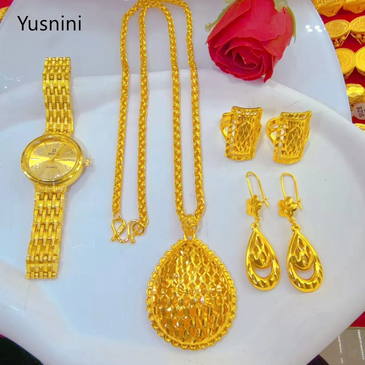 New Dubai Fashion High end 24K Gold Plated Necklace Earrings Rings Bracelets Exquisite Engagement Party Jewelry Set for Lovers
New Dubai Fashion High end 24K Gold Plated Necklace Earrings Rings Bracelets Exquisite Engagement Party Jewelry Set for Lovers
