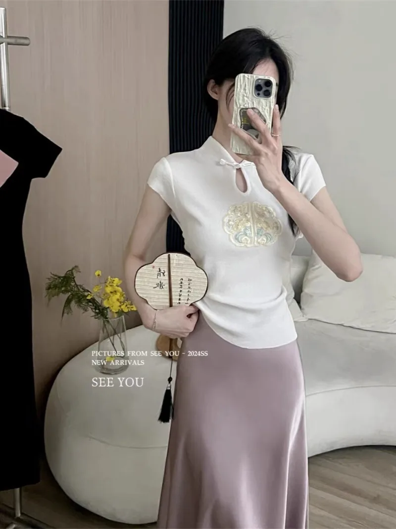 New Chinese Style Flying Sleeve T-shirt for Women's 2024 Summer Short and High-end Embroidered Versatile Top Female Clothing
New Chinese Style Flying Sleeve T-shirt for Women's 2024 Summer Short and High-end Embroidered Versatile Top Female Clothing