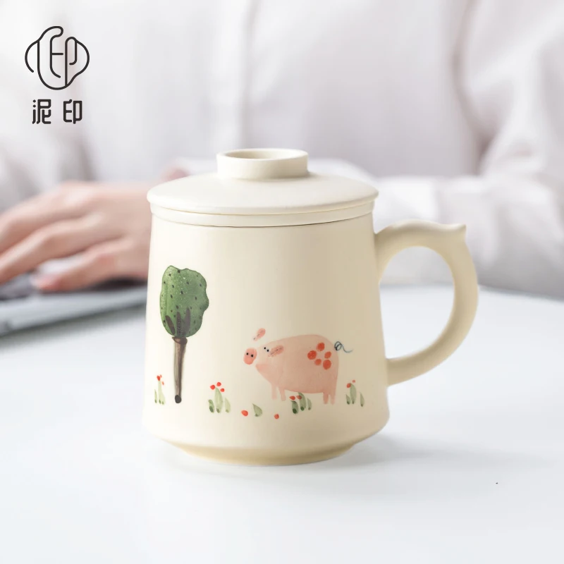 Милая керамическая чашка для чая с фильтром для разделения чая и воды, для офиса, с ручной росписью в виде животных, в подарочной коробке
Милая керамическая чашка для чая с фильтром для разделения чая и воды, для офиса, с ручной росписью в виде животных, в подарочной коробке